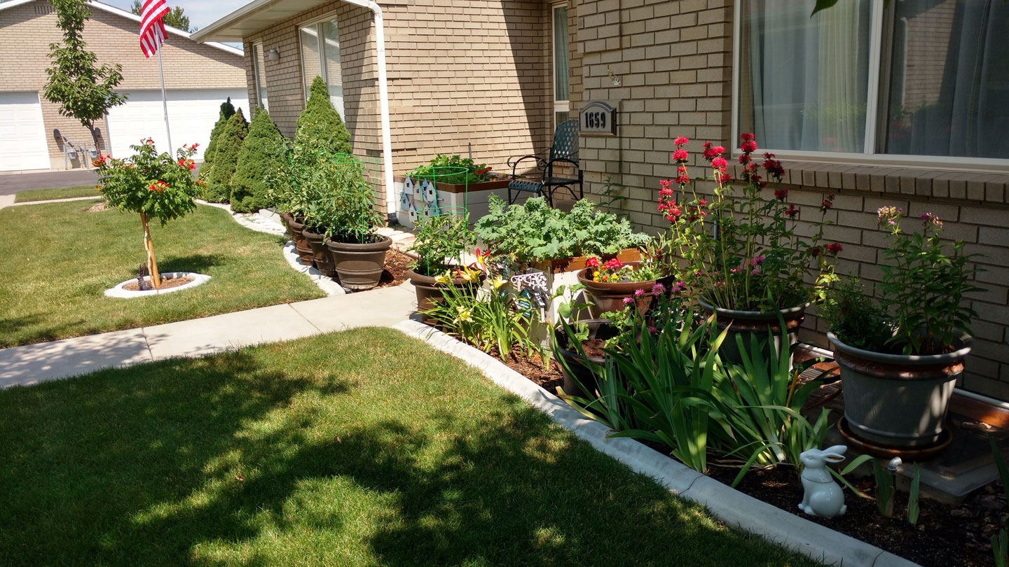 Cornerstone Condominium showing choice to decorate front with your own plants